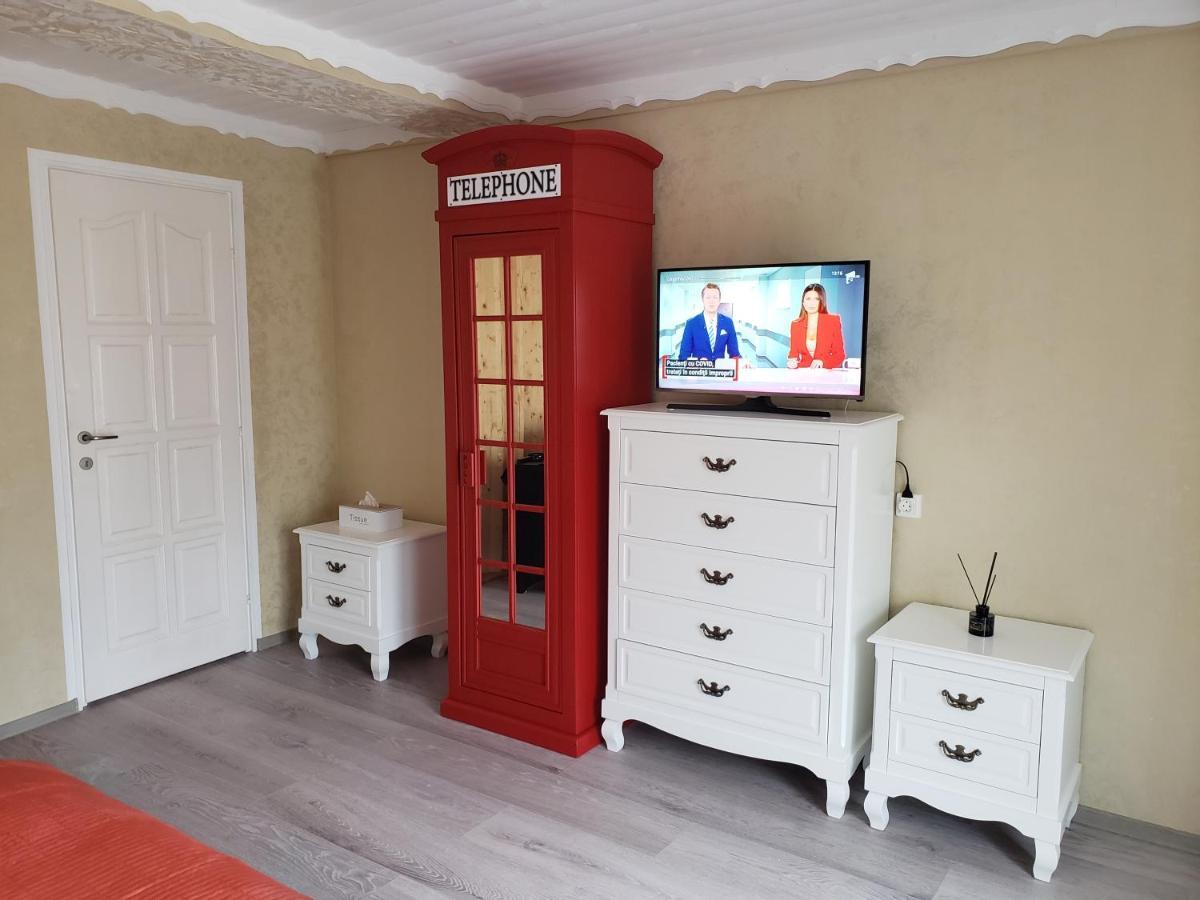 Phoenix Studio Bucharest Luaran gambar