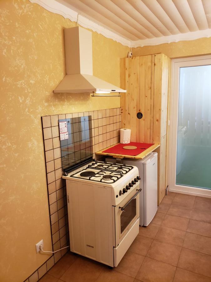 Phoenix Studio Bucharest Luaran gambar